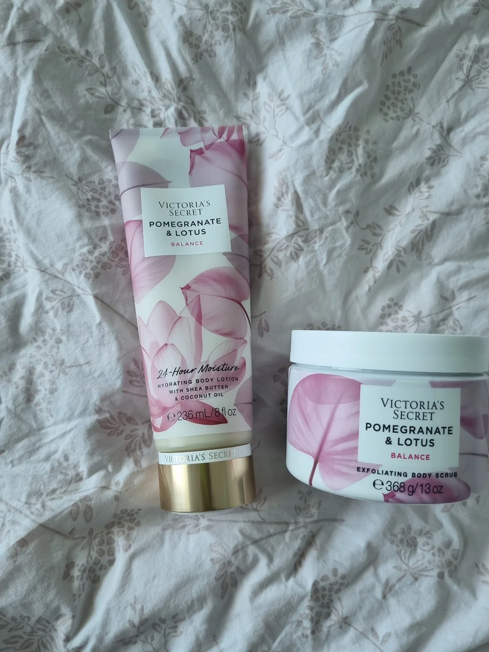 Victoria's Secret Pomegranate & Lotus Moisture Duo in Pink and White